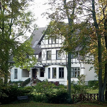 فندق Gutshaus Kubbelkow 4*